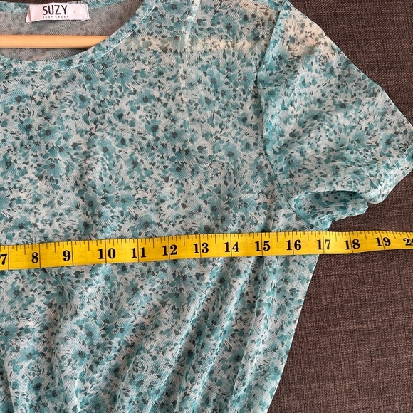 Suzy Shier | Floral Peplum Mesh Sheer Top - Picture 6 of 7